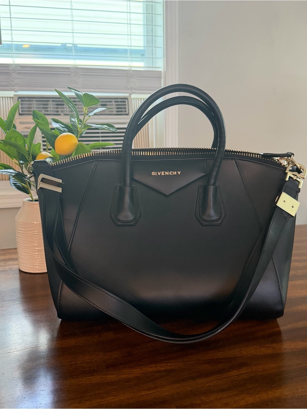 Givenchy Antigona black medium tote smooth